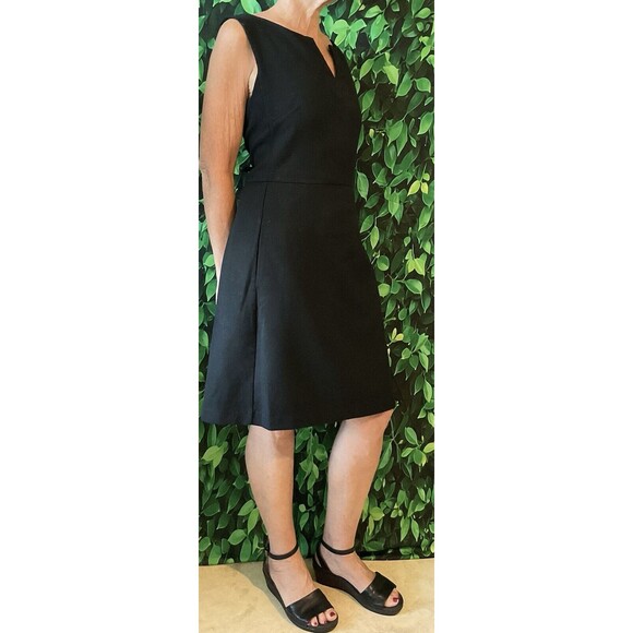 GAP Black V Neck Sleeveless Shift Dress, Fully Lined, W/Pockets Size 16 - Picture 3 of 10